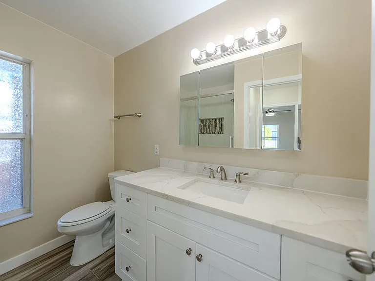 651 SE Degan Dr — Photo 19
