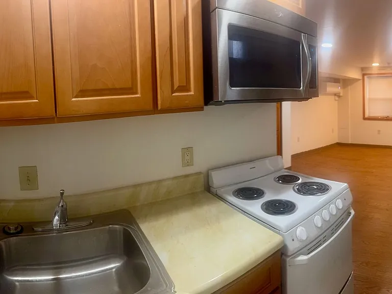 1405 Whittier St NW — Photo 5