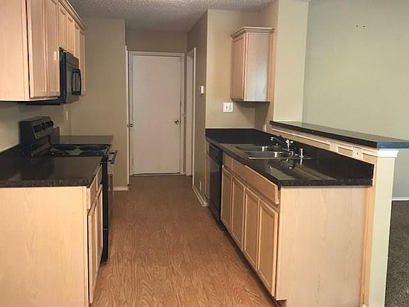 4th image of 220 Pinecrest Dr