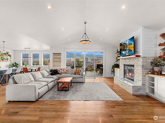 4th image of 871 S Mary Avenue