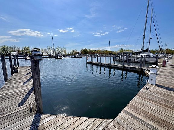 3rd image of 187 Boat Club Dr