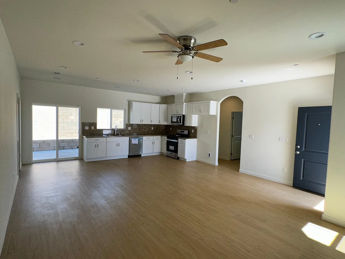 Building Photo - 8918 Hills View Dr #B