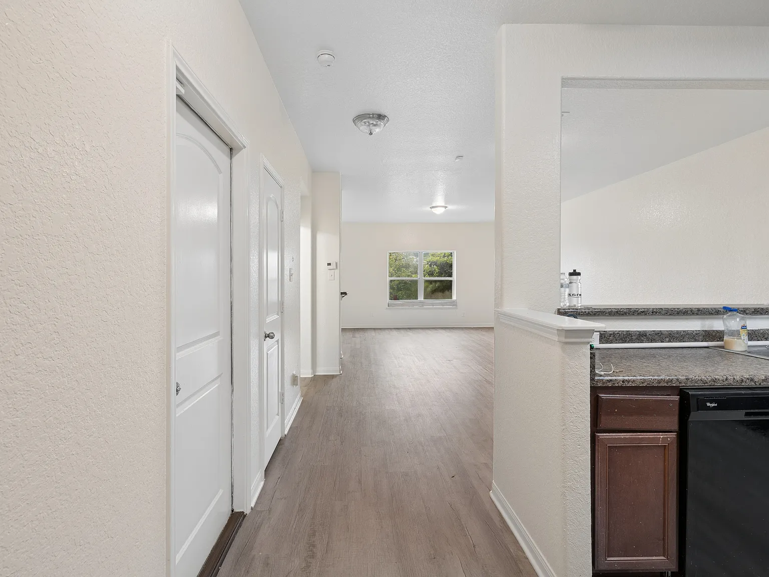 5 bed, 2.5 bath, 2560 sqft, $1,899 — Photo 2
