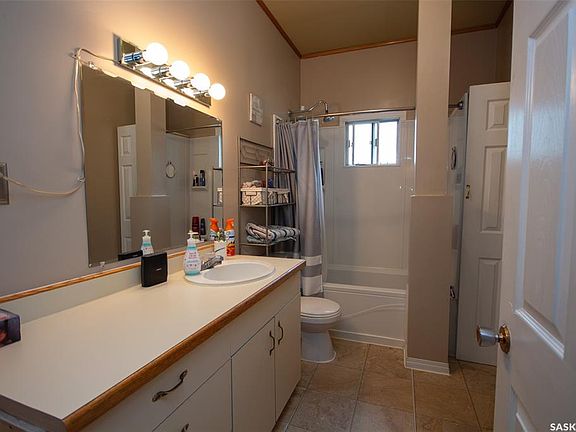 5th image of 407 2nd STREET E
