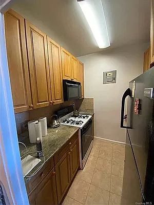 5th image of 70-25 Yellowstone Blvd #18E