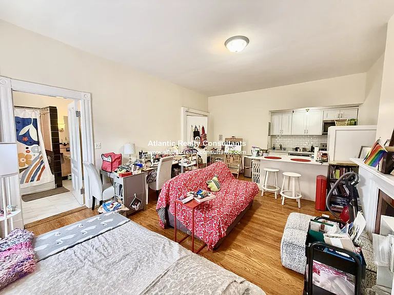 337 Beacon St #7 — Photo 3