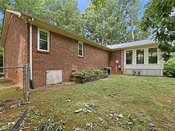 5th image of 118 Honey Rd