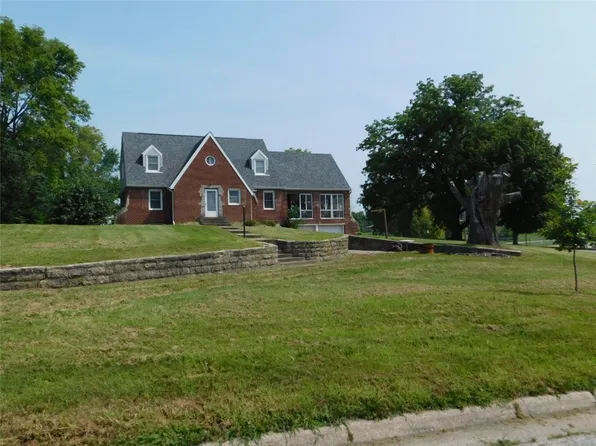 408 E 8th St, Tipton, IA 52772
