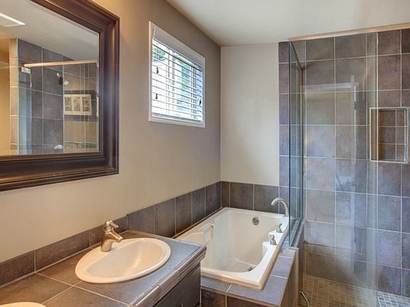 4th image of 11843 NE 105th Ln