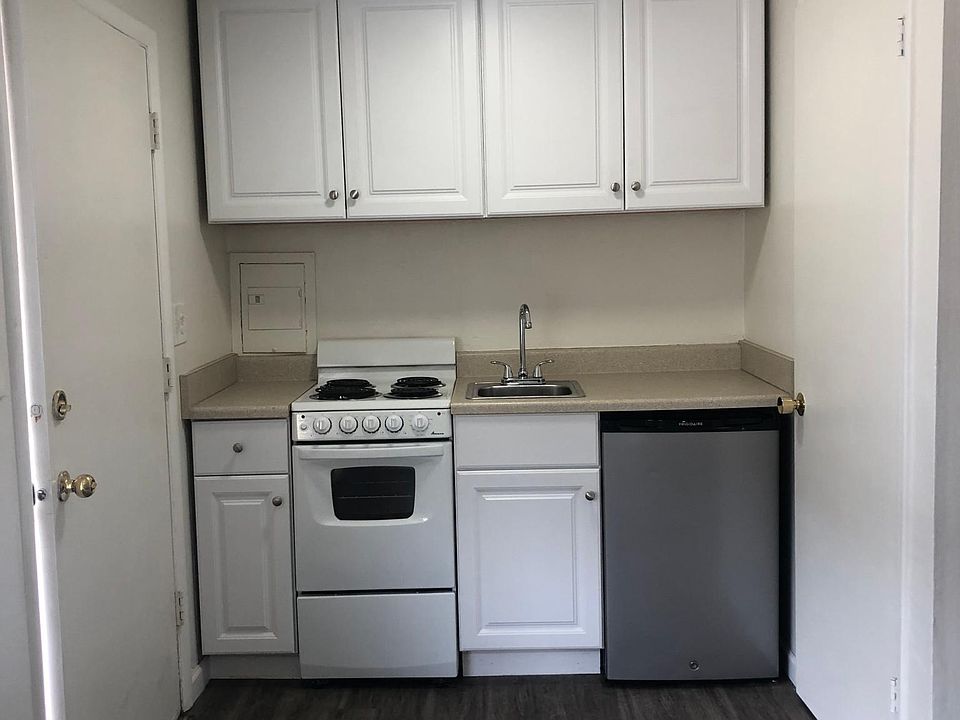2nd image of 319 NW 85th St #3
