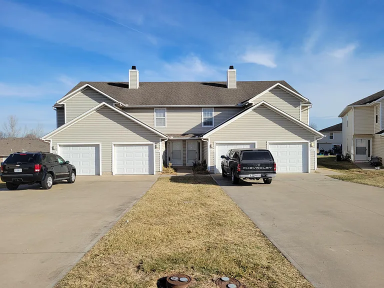 1279 NW Phelps Dr — Photo 1