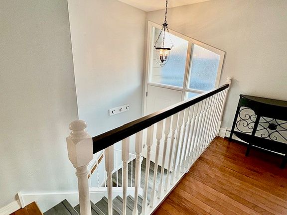 3rd image of 1016 Holly Ln