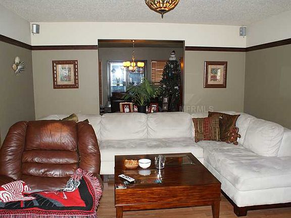 5th image of 23060 Peyton Pl