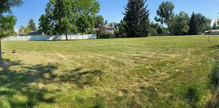 1468 Edgewood Ct — Photo 3