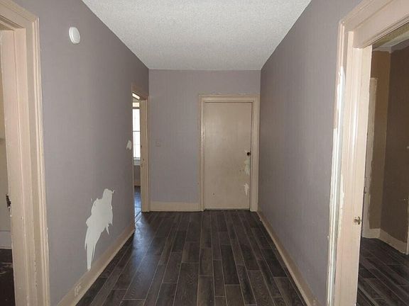 9th image of 936 Glover St