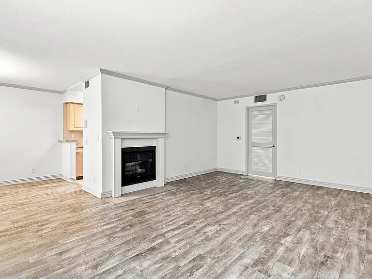 4247 Matilija Ave #102 — Photo 39
