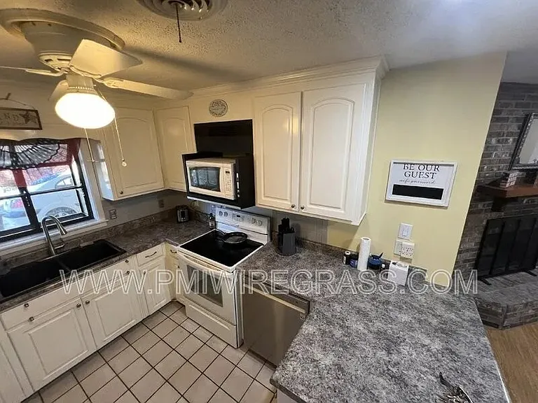 59 Andrews Dr — Photo 3