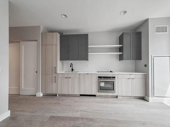 5th image of 1208 N Clark St #508