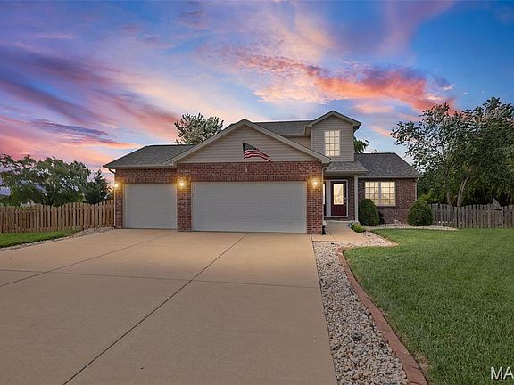 2nd image of 1163 Larkspur Dr