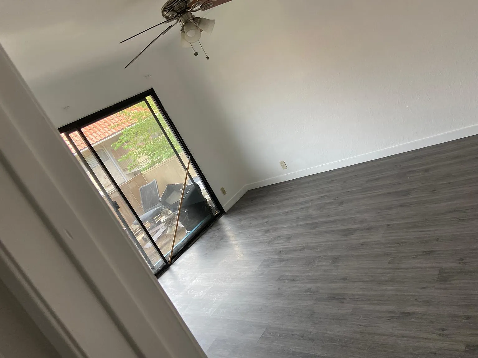 2 bed, 965 sqft, $2,100 — Photo 2