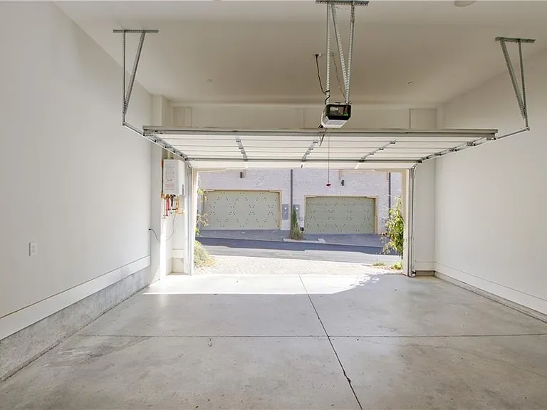580 Heatherden Ave — Photo 35