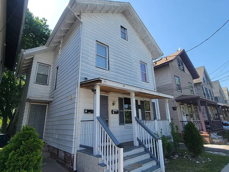 32 Bright St #1 — Photo 9