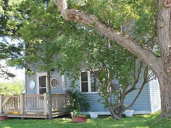 3rd image of 411 Cattaragus St
