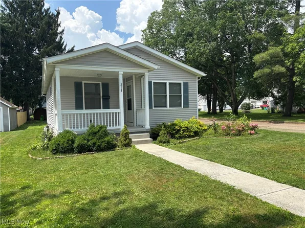 213 E 3rd St, Dover, OH 44622