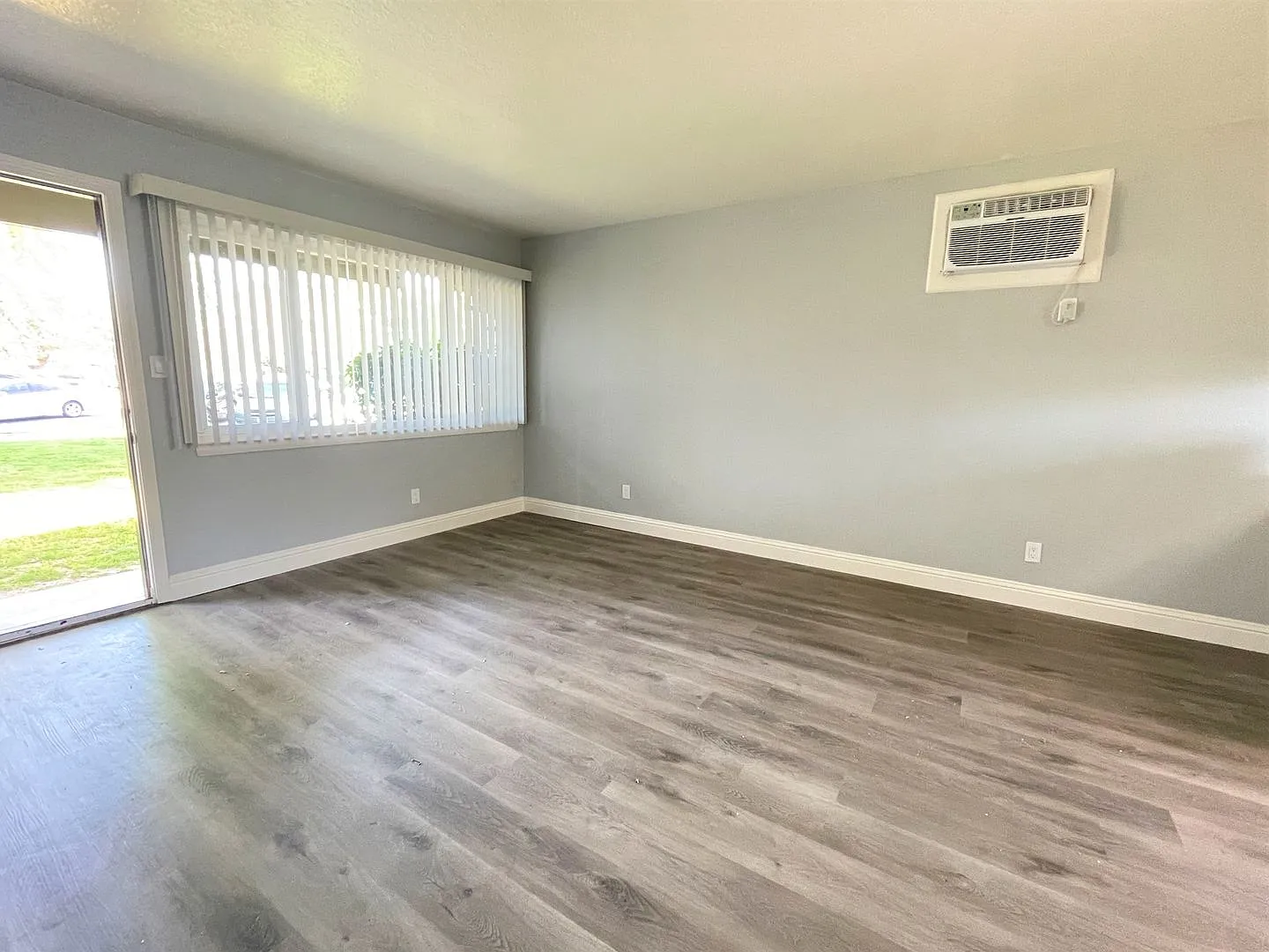 Courtside Apartments — Photo 3