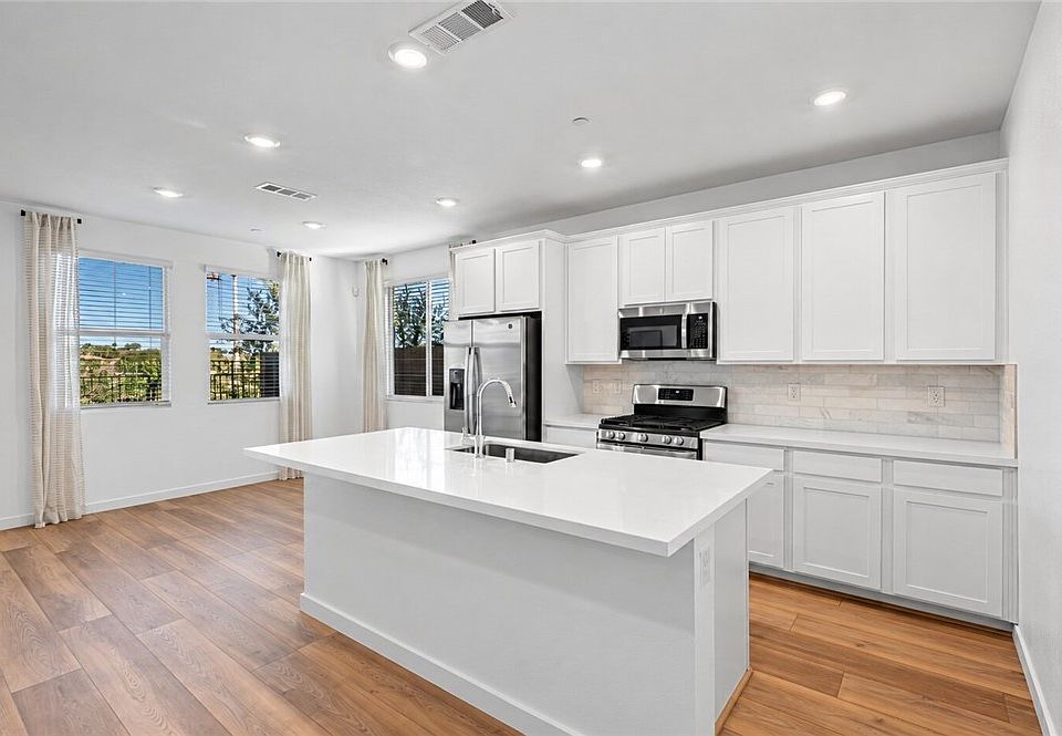 2nd image of 1718 Strada Nathan