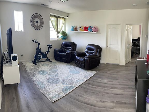 5th image of 3225 E Yosemite Dr