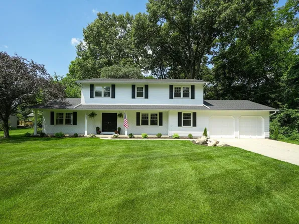 17621 Ironstone Dr, South Bend, IN 46635