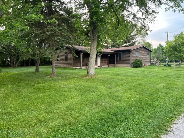 12561 Middle Creek Rd, Clinton, IL 61727