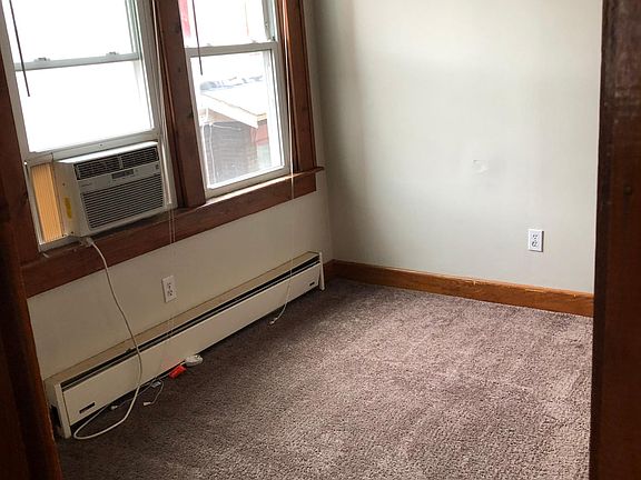 4th image of 3179 N High St #3