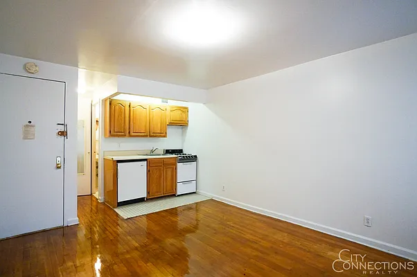 Rented by City Connections Realty | media 18
