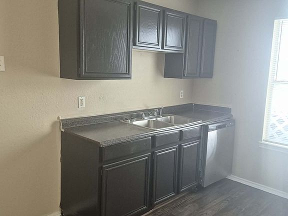 5th image of 1502 Windward Dr #B