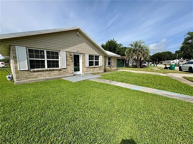 101 Ursula Dr — Photo 3