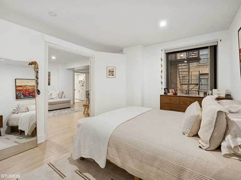 40 E Delaware Pl #705 — Photo 11