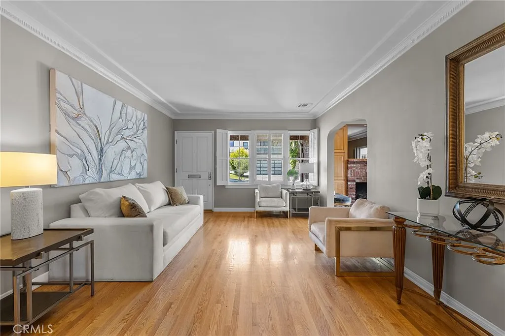 4 bed, 2000 sqft, $8,999 — Photo 4
