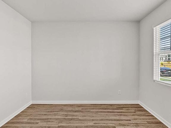 4th image of 139 White Spruce Way
