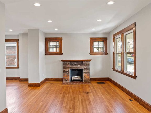 5th image of 2144 Quatman Ave