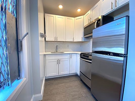 4th image of 10 Vermilyea Ave #2E