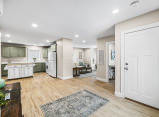 7 Maple Ave APT 2, Kingston, MA 02364