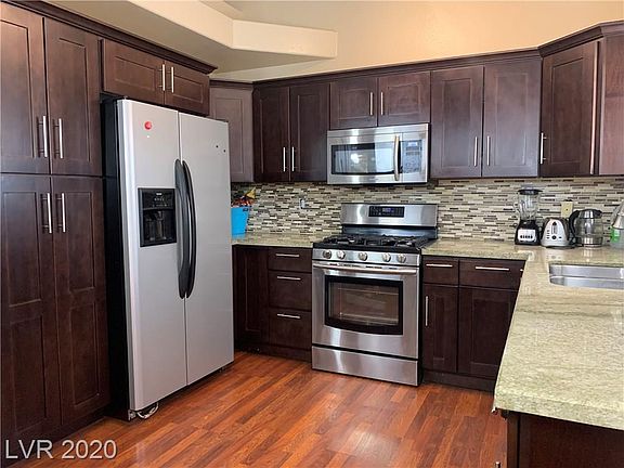 5th image of 826 Holly Lake Way