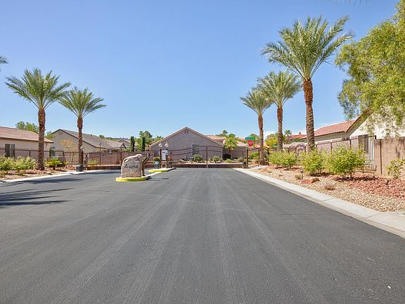 2nd image of 5044 Walbrook Ln