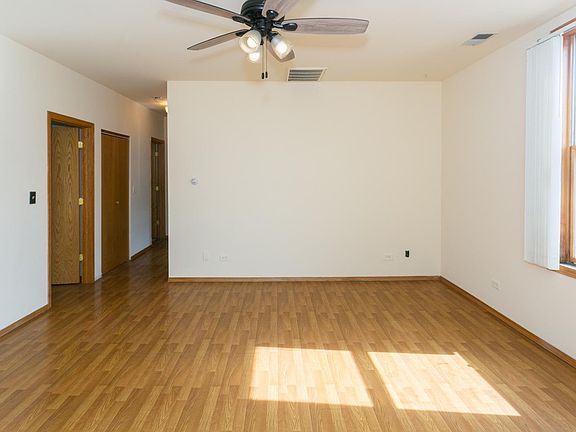 3rd image of 2501 N Ashland Ave #2M