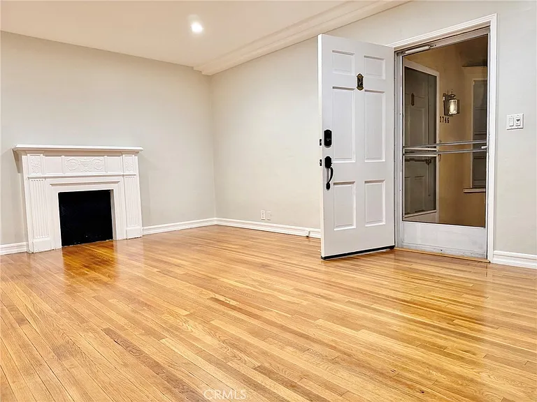 1744 Huntington Dr — Photo 7
