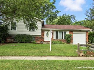 1066 Partridge Ln, Lake Zurich, IL 60047