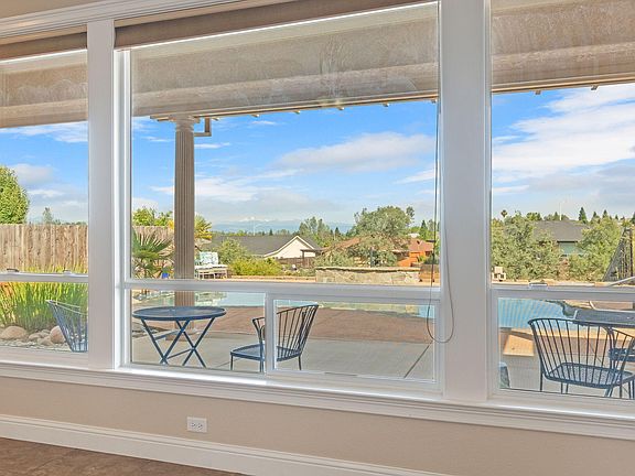 5th image of 372 Stinson Loop