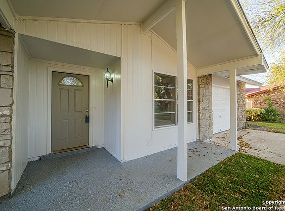 3rd image of 1839 Fort Henry St